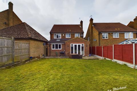 4 bedroom detached house for sale, Bishops field, Aston Clinton, HP22 5BB