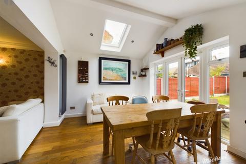 23 Bishops Field, Aston Clinton, Aylesbury, HP22 5BB