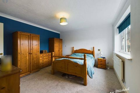 23 Bishops Field, Aston Clinton, Aylesbury, HP22 5BB
