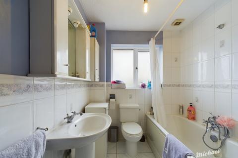 23 Bishops Field, Aston Clinton, Aylesbury, HP22 5BB