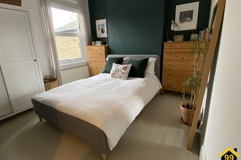 2 bedroom maisonette for sale, Acre Road, London, SW19