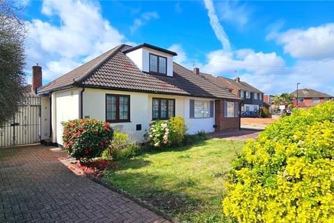 3 bedroom bungalow to rent, The Gardens, Feltham, Middlesex, TW14