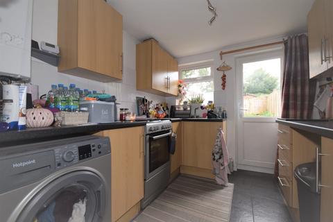 2 bedroom terraced house to rent, Hawthorn Road Rochester ME2