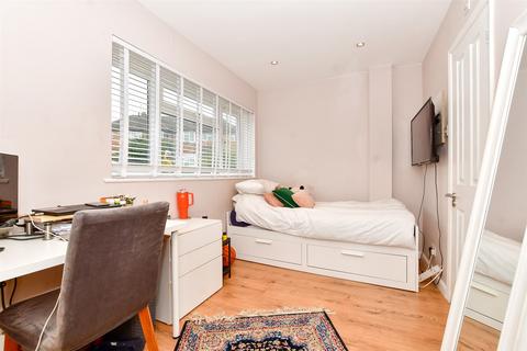 16 Ferriers Way, Epsom, KT18 5TJ