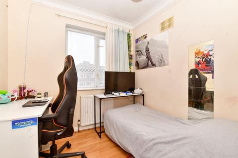 16 Ferriers Way, Epsom, KT18 5TJ
