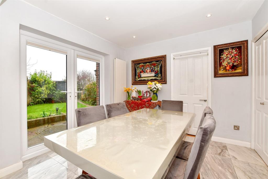 Ferriers Way, Epsom, Surrey 4 bed semidetached house for sale £635,000
