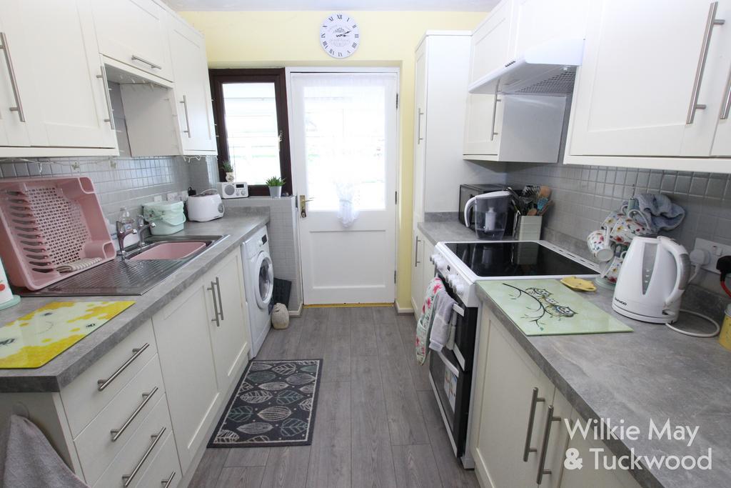 Willow Court, Bridgwater TA6 2 bed semidetached bungalow for sale £