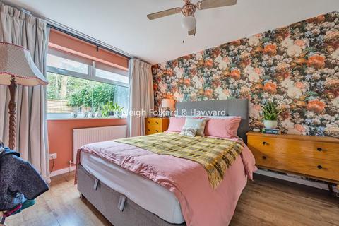 2 bedroom maisonette for sale, Grovebury Court, Southgate