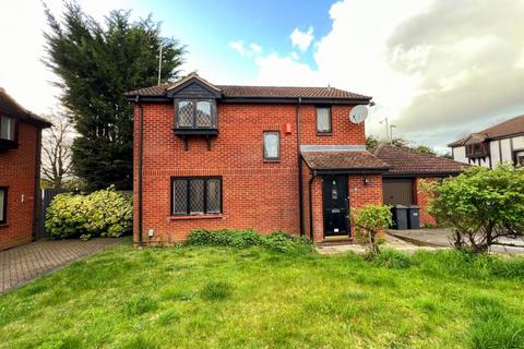4 bedroom detached house to rent, Bellerby Rise, Luton LU4