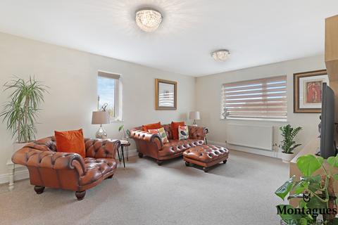 16 Barn Hill, Roydon, Harlow, CM19 5LB