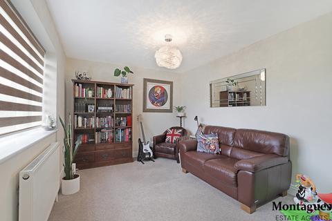 16 Barn Hill, Roydon, Harlow, CM19 5LB