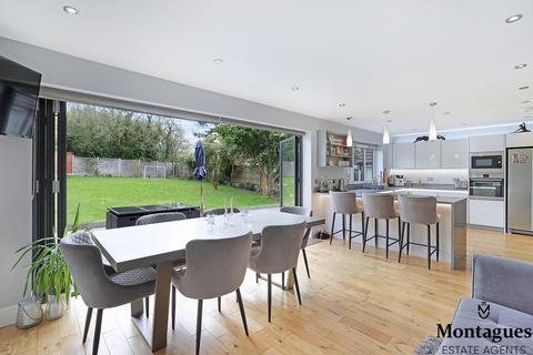 16 Barn Hill, Roydon, Harlow, CM19 5LB