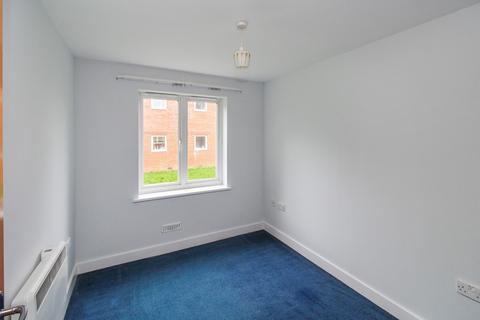 2 bedroom ground floor flat for sale, Elmcroft Court, Three Bridges Road, Crawley, West Sussex. RH10 1JQ