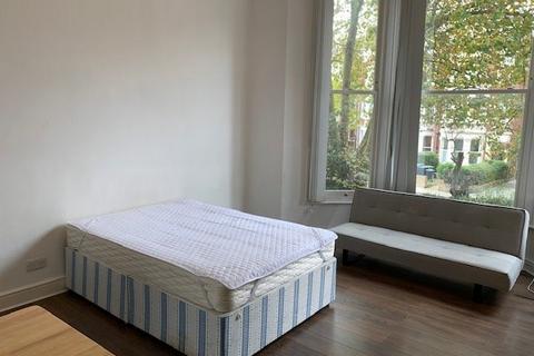 Studio to rent, West End Lane, West Hampstead NW6