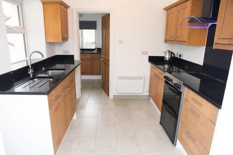 3 bedroom end of terrace house to rent, Penwithick Road, Penwithick, PL26