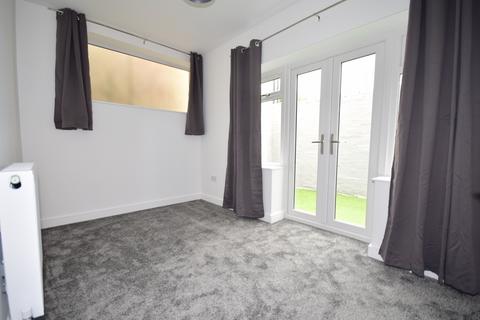2 bedroom apartment to rent, Fawcett Road Southsea PO4