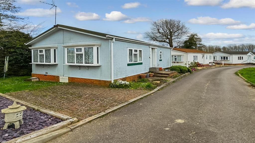 London Road, West Kingsdown, Kent 2 bed park home for sale - £115,000