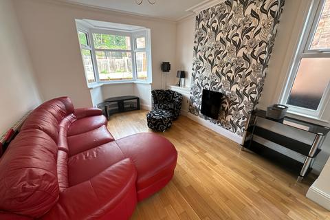 3 bedroom end of terrace house for sale, Scalpcliffe Road, Burton-on-Trent, DE15