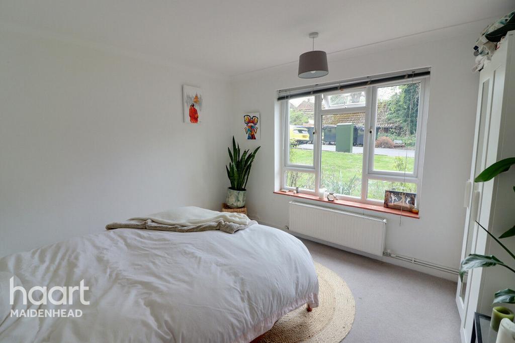 Courtlands, Maidenhead 2 bed apartment for sale £250,000