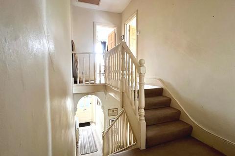 309 Hook Road, Chessington, KT9 1EH