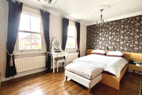 309 Hook Road, Chessington, KT9 1EH