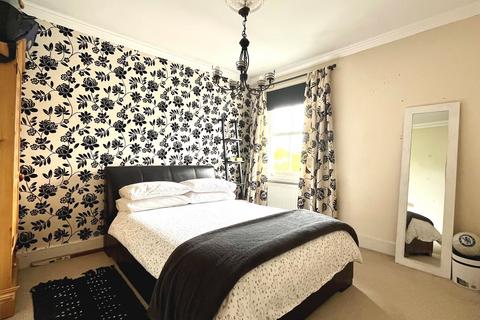 309 Hook Road, Chessington, KT9 1EH