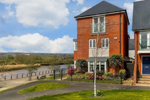 7 Farleigh Gardens, Wouldham, Rochester, ME1 3FW