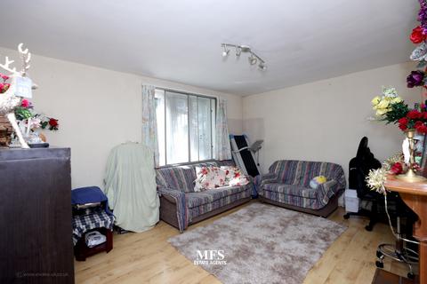 2 bedroom flat for sale, Norwood Close, Southall, UB2