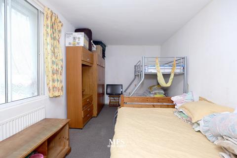 2 bedroom flat for sale, Norwood Close, Southall, UB2