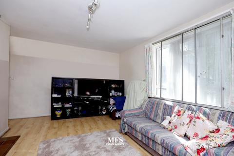 2 bedroom flat for sale, Norwood Close, Southall, UB2