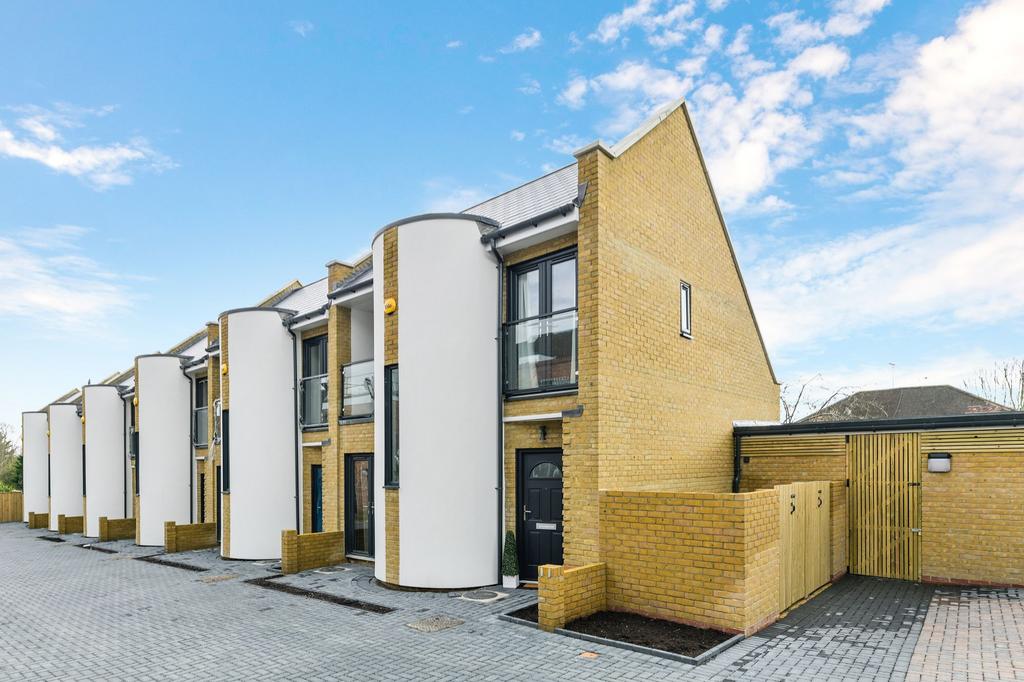 Goschen Mews, South Croydon 2 bed terraced house for sale £399,950