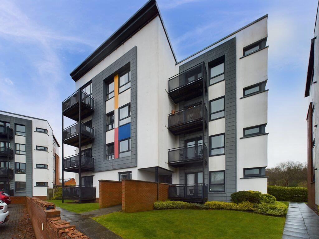 Shuna Crescent, Glasgow G20 2 bed flat for sale £165,000