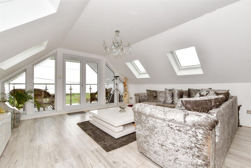 CapelLeFerne, CapelLeFerne... 4 bed detached bungalow for sale £