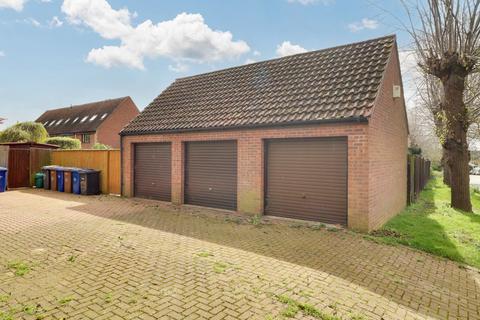 1 Armstrong Close, Newmarket, CB8 8HD