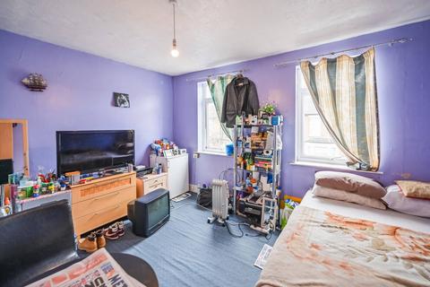 31 Hilda Road, London, E16 4NW