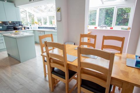 6 Perrys Gardens, West Hill, Ottery St Mary, EX11 1XA