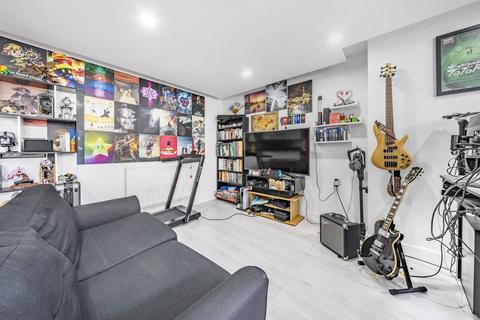 1 bedroom flat for sale, Shoreham Close, Wandsworth, London, SW18