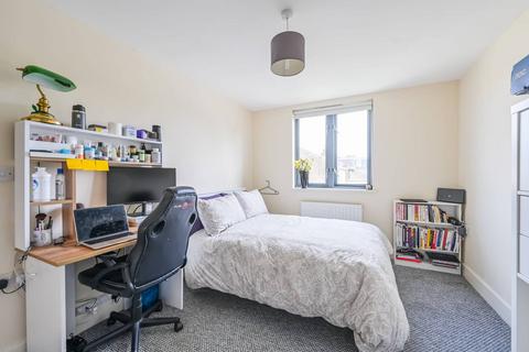 2 bedroom flat for sale, De Vere Court, Walthamstow, London, E17