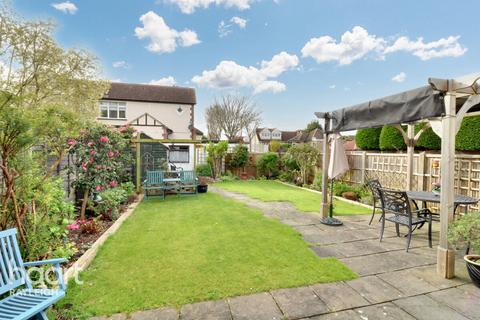 4 bedroom detached house for sale, Bellhouse Road, Leigh-On-Sea