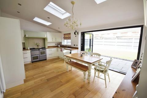 25 Alderton Road, Orsett, Grays, RM16 3DZ
