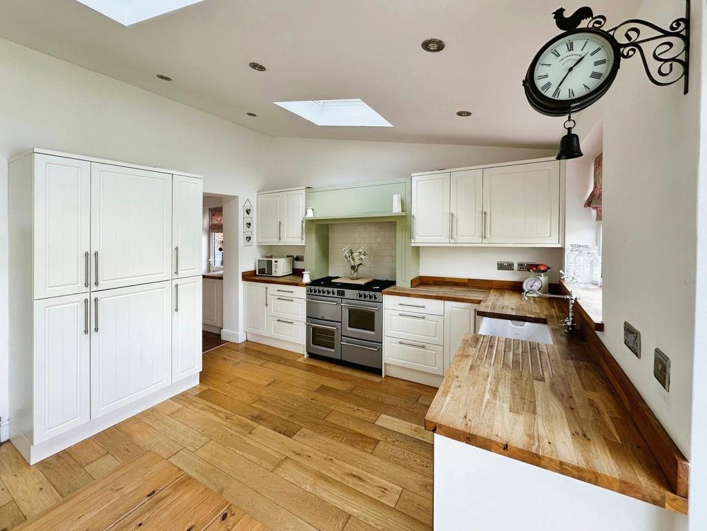Kitchen/ Dining Room