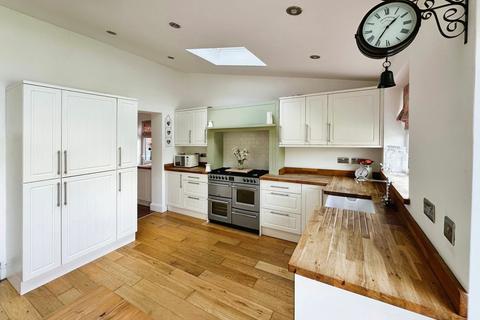 25 Alderton Road, Orsett, Grays, RM16 3DZ