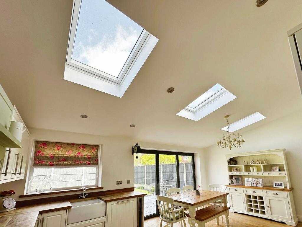 Kitchen/ Dining Room