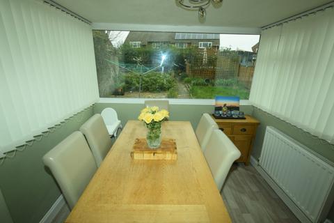 12 Carrside, Eastfield, Scarborough, YO11 3DE