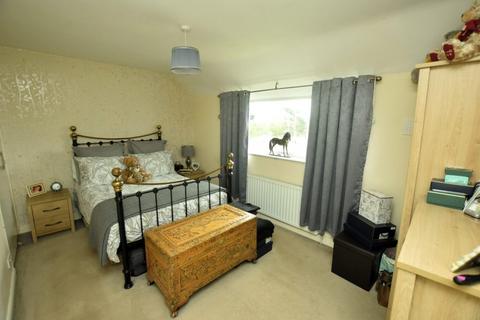 12 Carrside, Eastfield, Scarborough, YO11 3DE