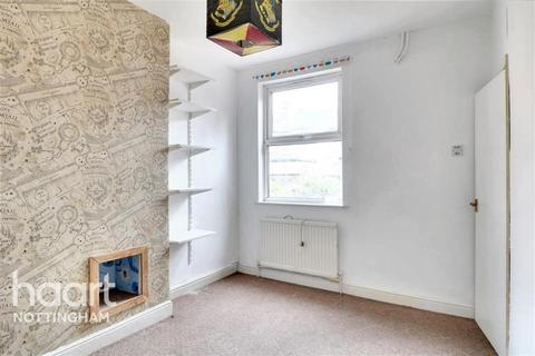 3 bedroom end of terrace house to rent, Sedgley Avenue, NG2