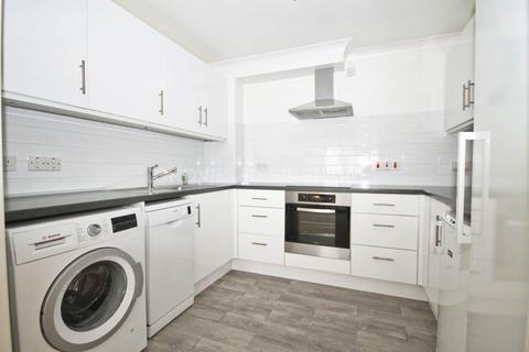 2 bedroom flat to rent, Sycamore Grove, New Malden