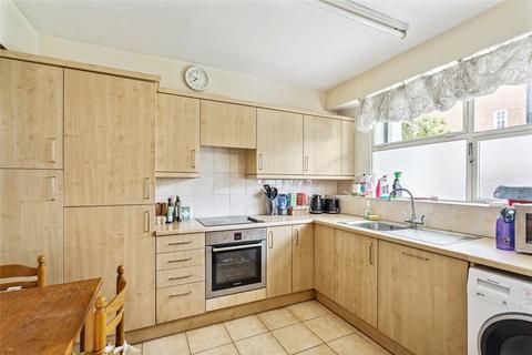 3 bedroom flat to rent, Campbell House, Churchill Gardens, London, SW1V
