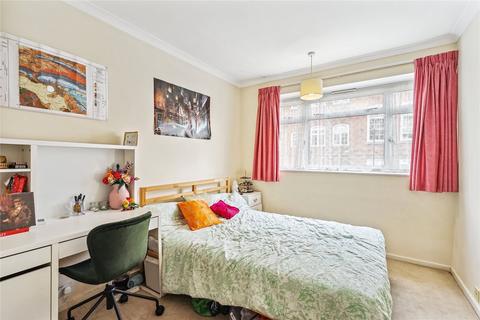 3 bedroom flat to rent, Campbell House, Churchill Gardens, London, SW1V