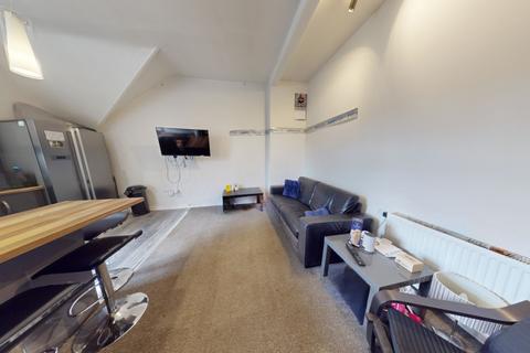 3 bedroom flat to rent, Flat 5 3 Burns Street, Nottingham, NG7 4DS